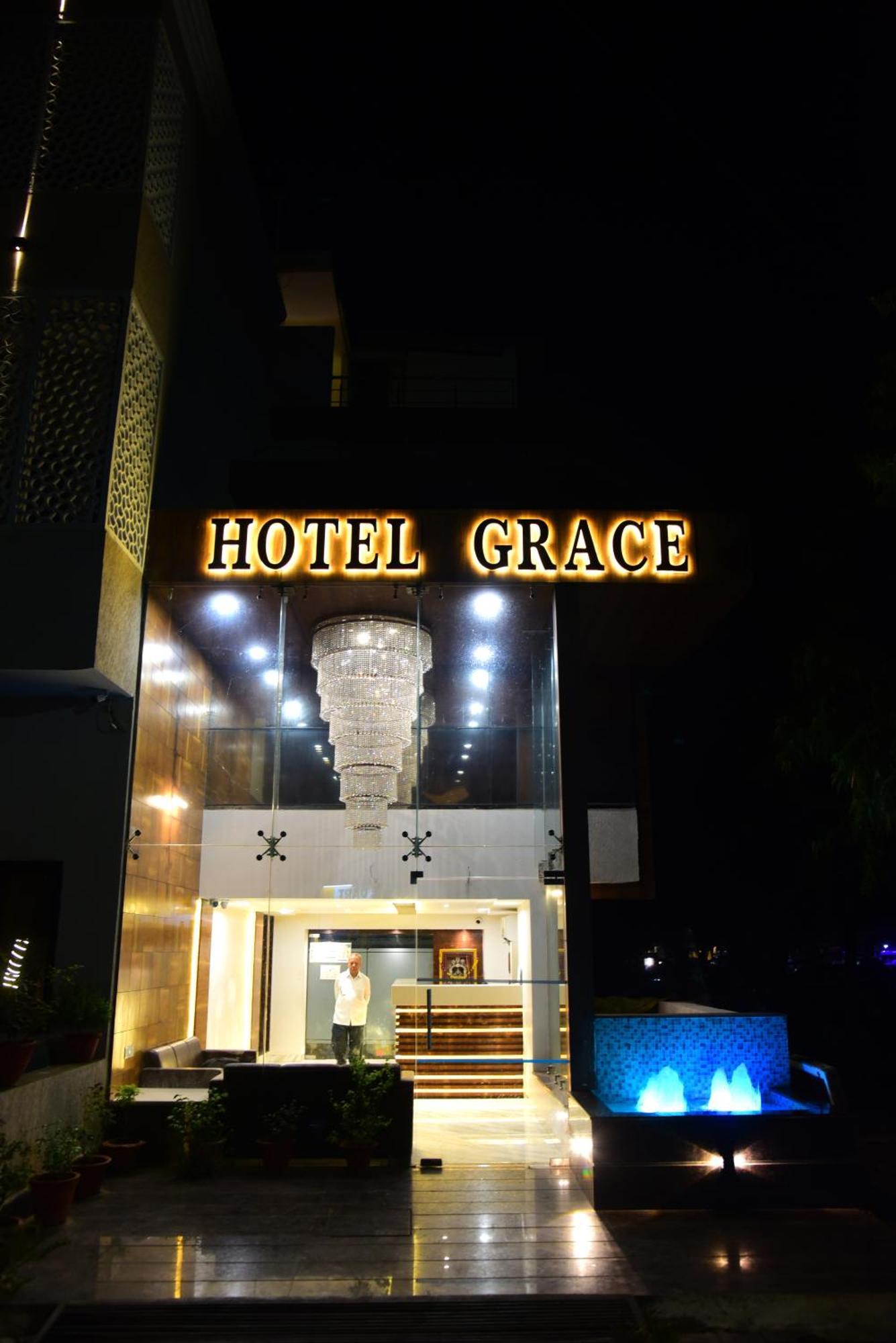 Hotel Grace Gwalior Exteriör bild